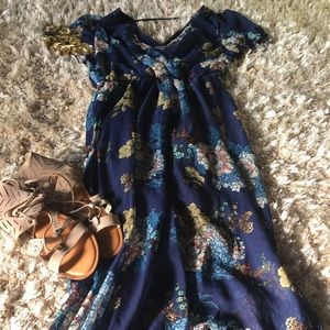 Lovely Blue Floral Bailey Blue Dress! 💕